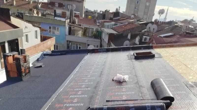 Fatih apartmanında Penguen markalı membran kaplama genel İstanbul manzarası